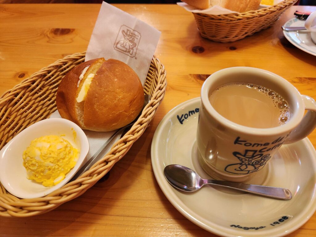 カフェオーレとパン